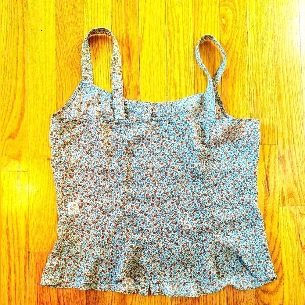 Quintessential floral Button down tank women’s Medium